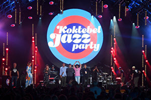 Участники китайской группы Sedar Band выступают на 16-м международном музыкальном фестивале Koktebel Jazz Party