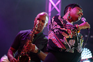 Певица Ванесса Рубин (США) во время выступления на 16-м международном музыкальном фестивале Koktebel Jazz Party